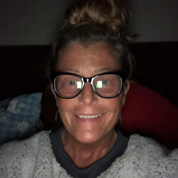 Meet your Posher, Virginia..here to sell, sell, sell,. Living life for me💃 - Picture 1 of 10